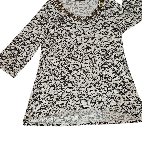 Rose and Olive Women's size 1X Metallic Bead Neckline Tunic Graphic Black/White - Picture 3 of 14